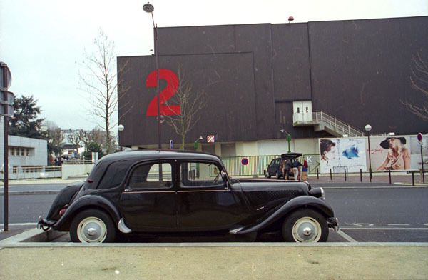 09-9c (02-15-32) 1953 Citroen 11CV.jpg